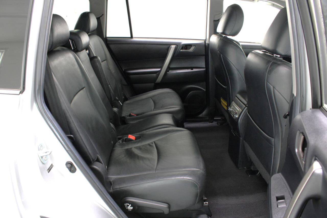 Toyota Highlander FWD 4dr V6 Base (Natl) 2011