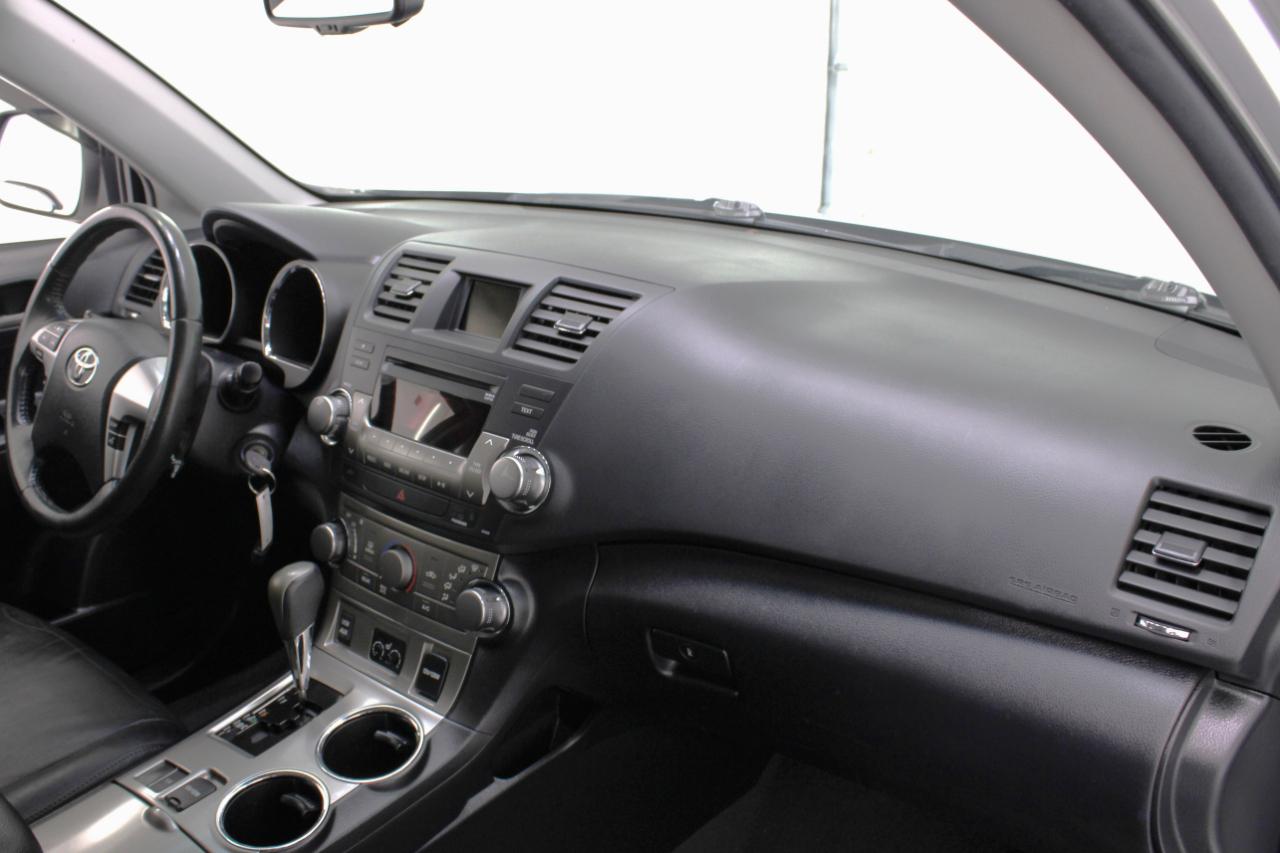 Toyota Highlander FWD 4dr V6 Base (Natl) 2011
