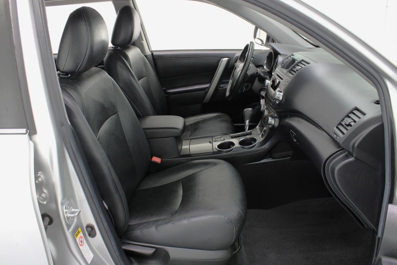 Toyota Highlander FWD 4dr V6 Base (Natl) 2011