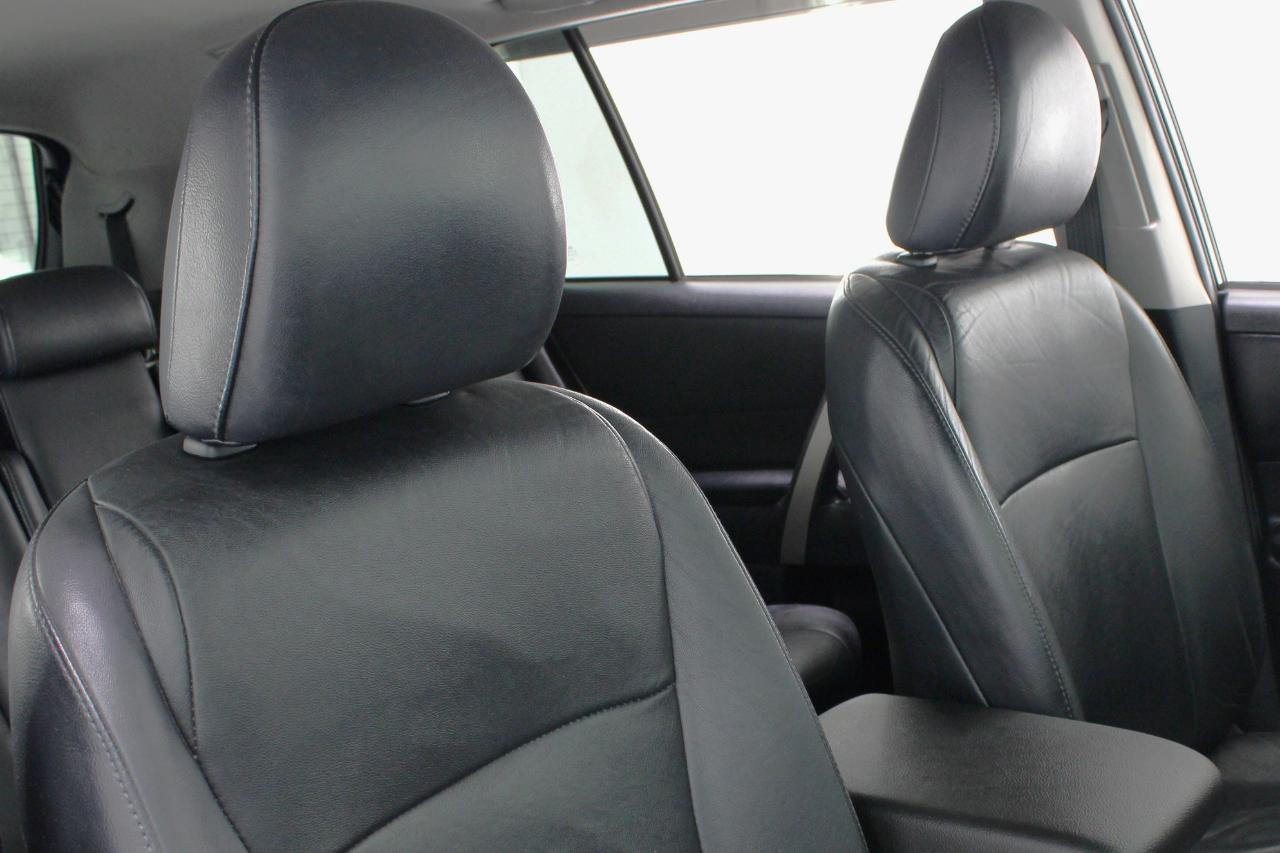 Toyota Highlander FWD 4dr V6 Base (Natl) 2011