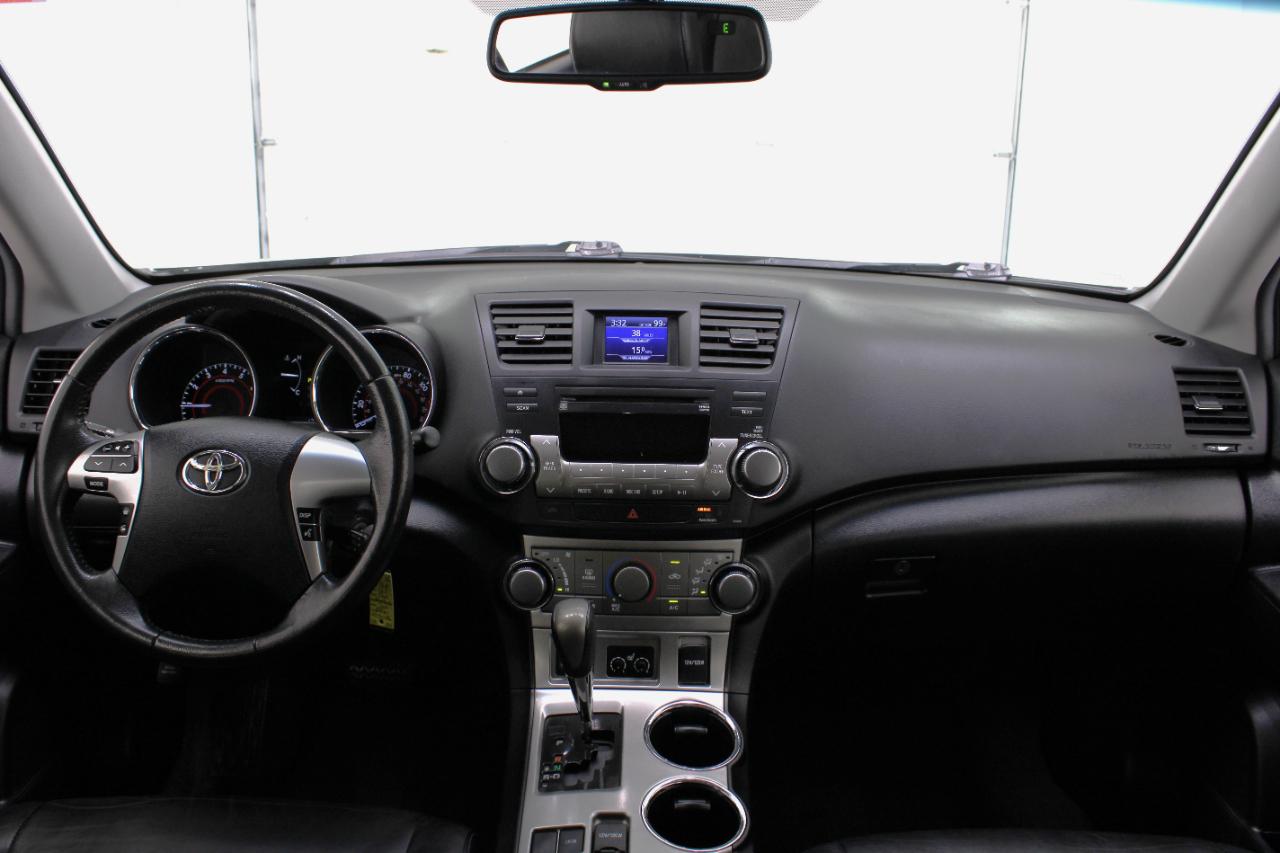 Toyota Highlander FWD 4dr V6 Base (Natl) 2011