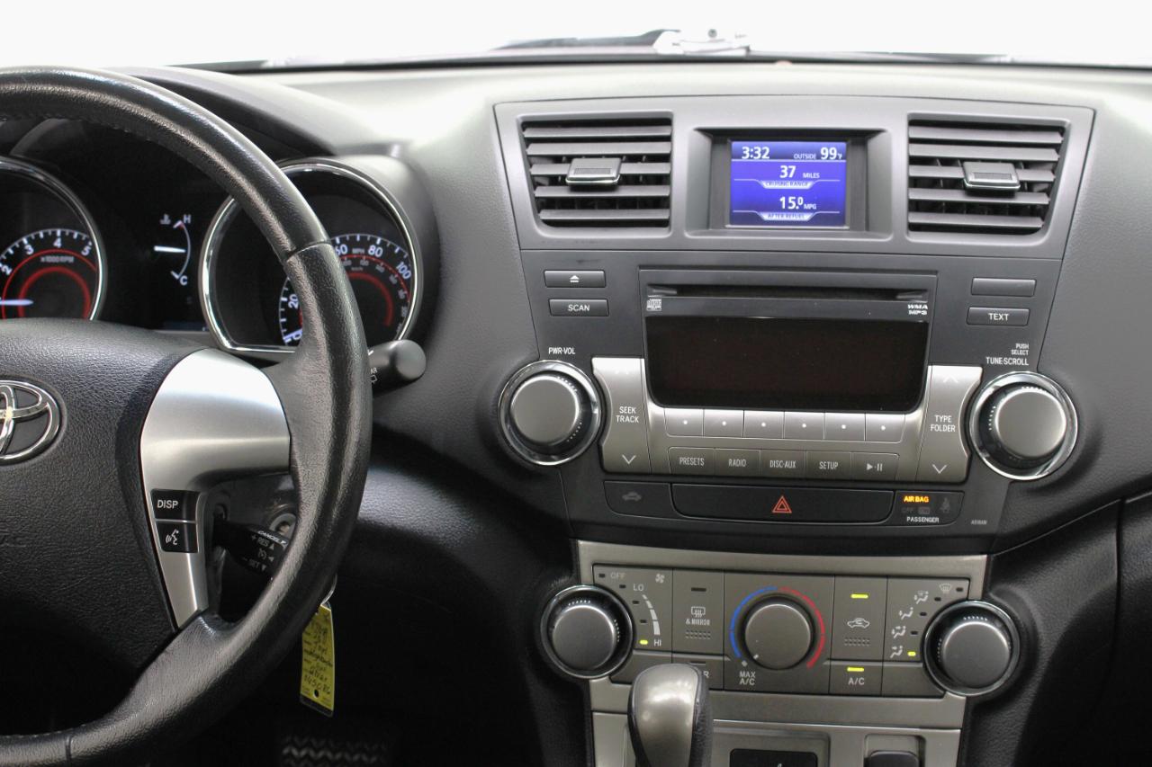 Toyota Highlander FWD 4dr V6 Base (Natl) 2011