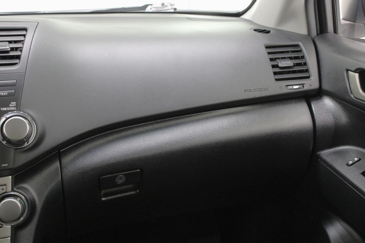 Toyota Highlander FWD 4dr V6 Base (Natl) 2011