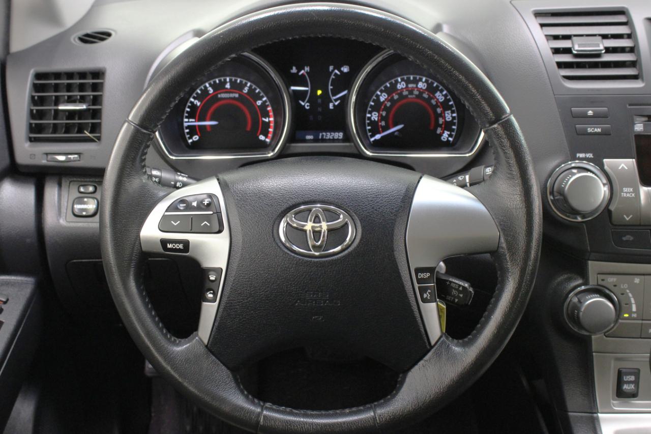 Toyota Highlander FWD 4dr V6 Base (Natl) 2011