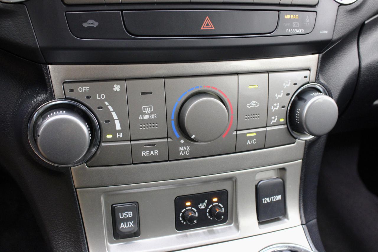 Toyota Highlander FWD 4dr V6 Base (Natl) 2011