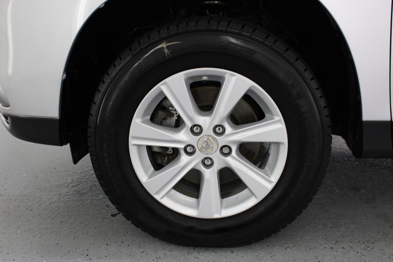 Toyota Highlander FWD 4dr V6 Base (Natl) 2011