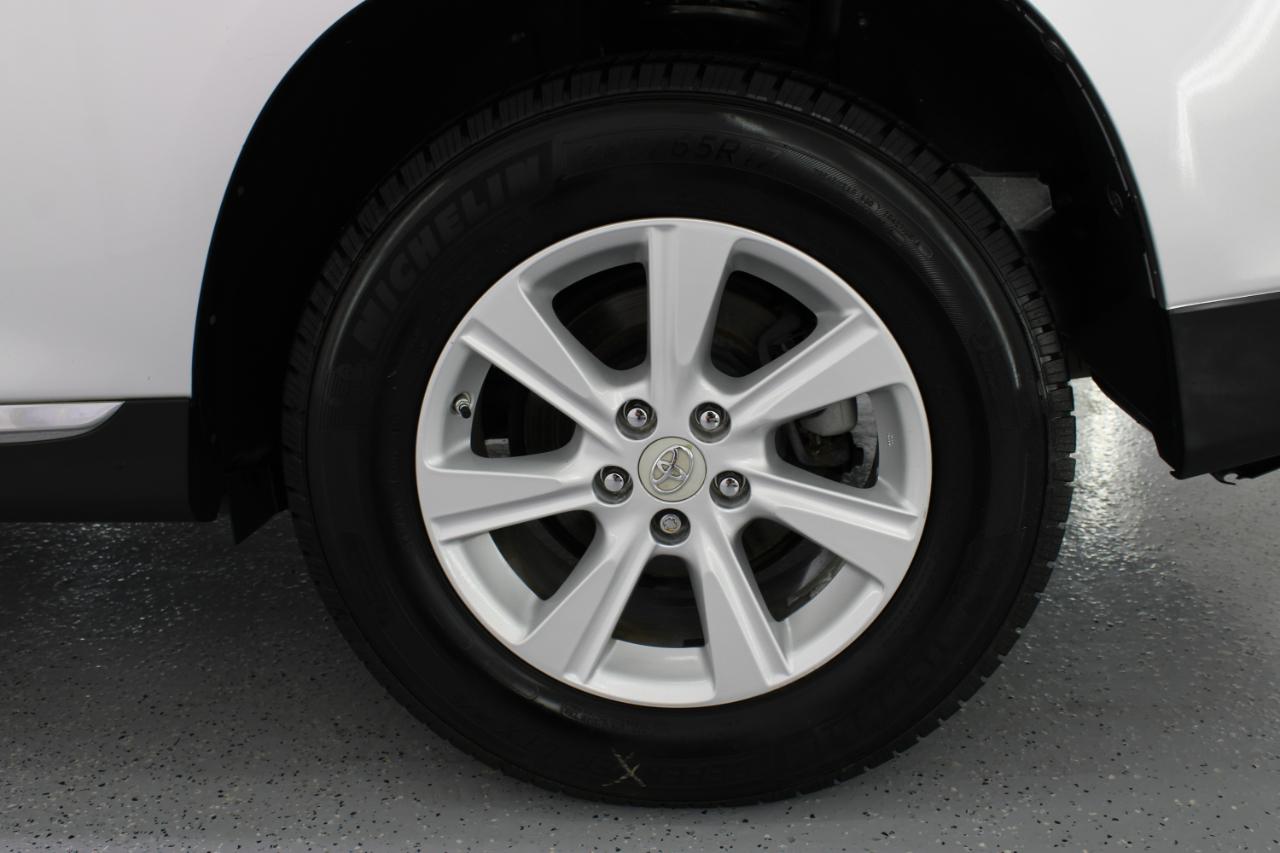 Toyota Highlander FWD 4dr V6 Base (Natl) 2011