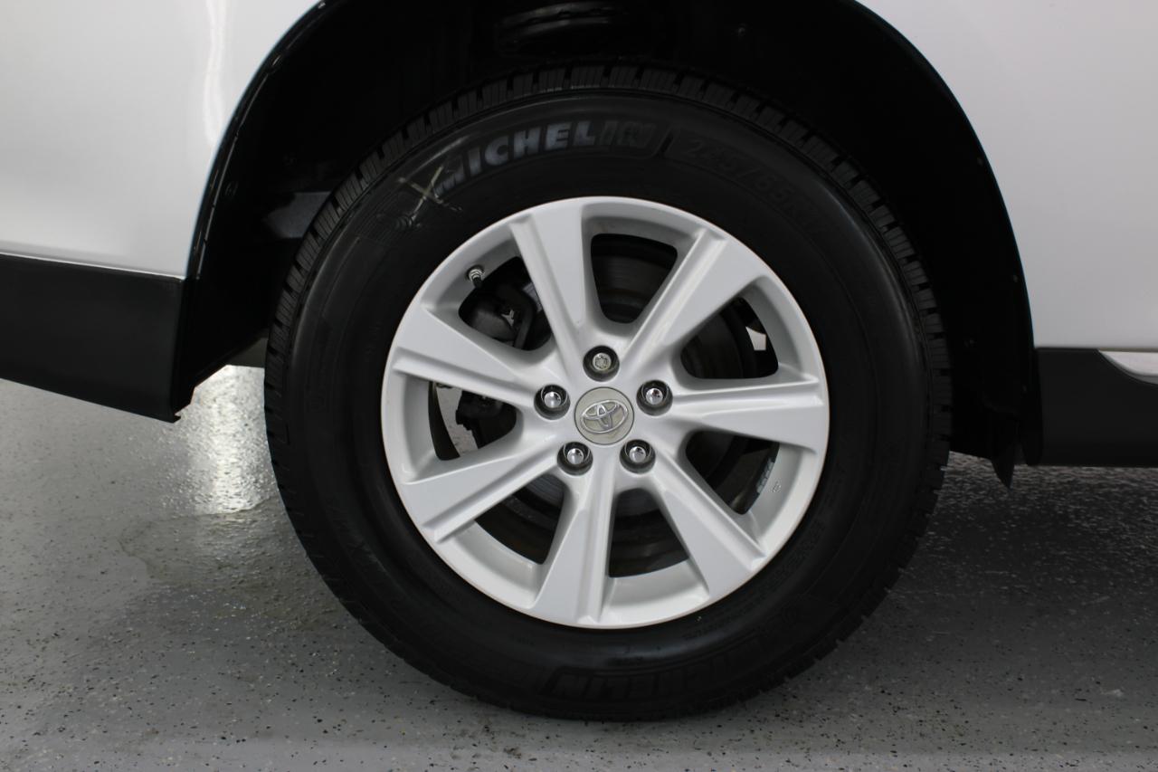 Toyota Highlander FWD 4dr V6 Base (Natl) 2011