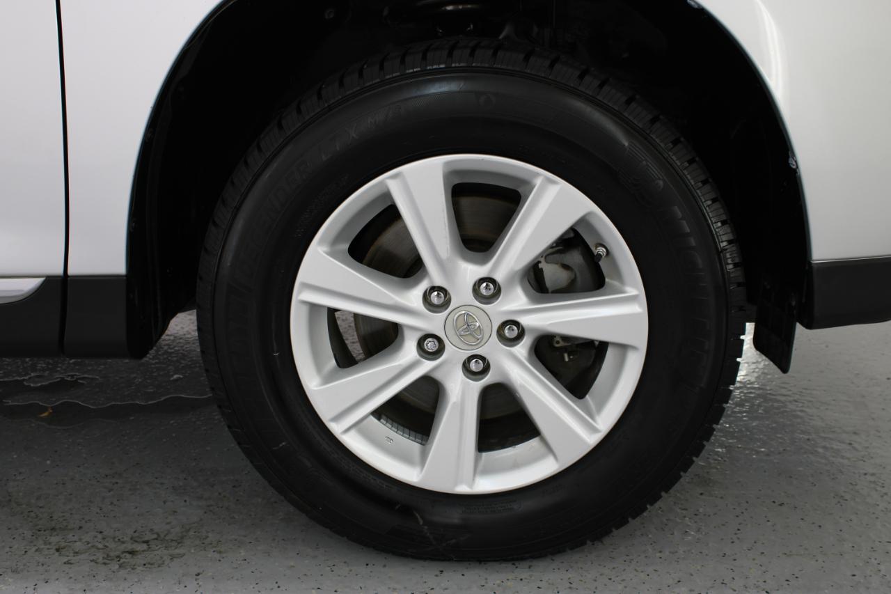 Toyota Highlander FWD 4dr V6 Base (Natl) 2011
