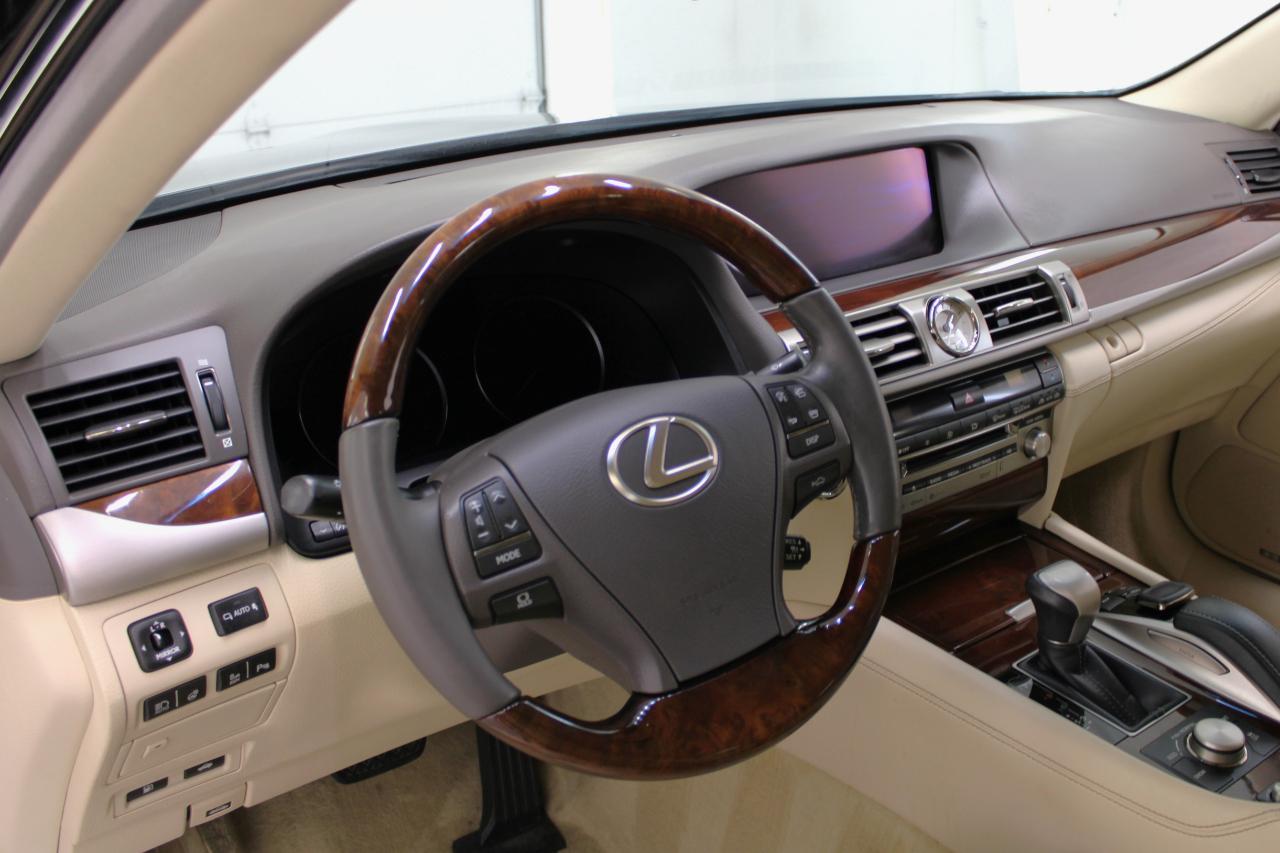 Lexus LS 460 4dr Sdn 2017
