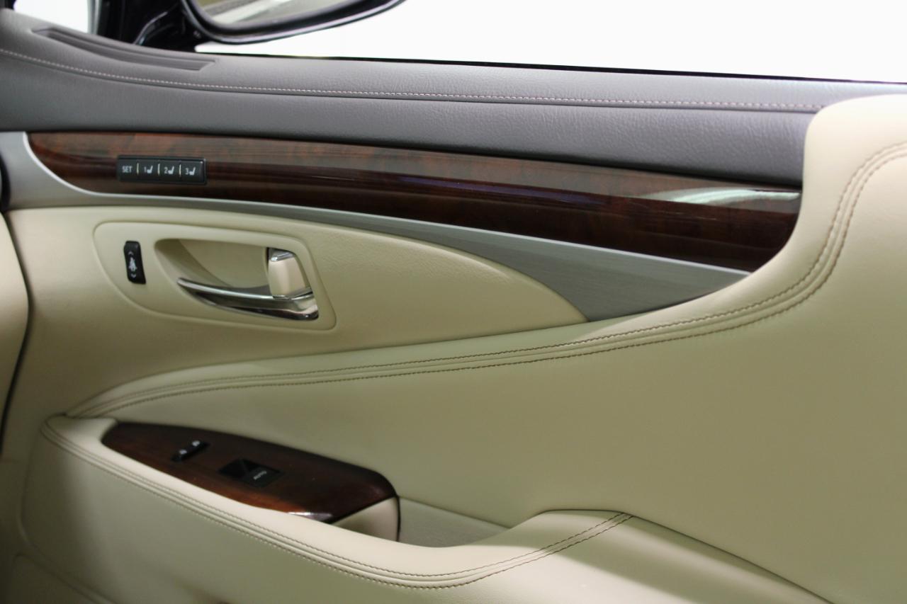 Lexus LS 460 4dr Sdn 2017