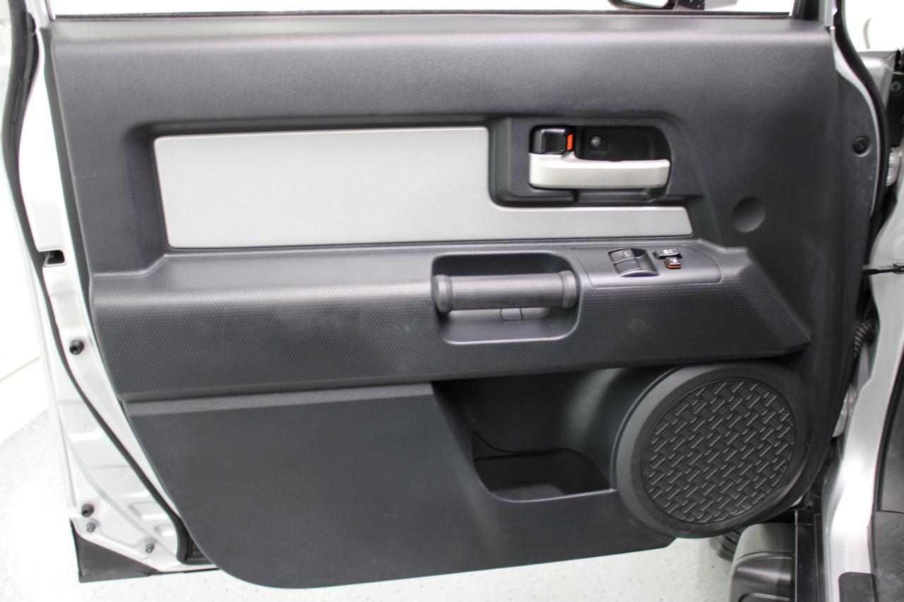 Toyota FJ Cruiser RWD 4dr Auto (Natl) 2008
