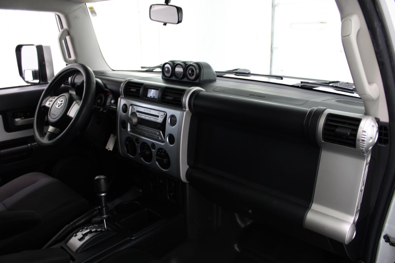 Toyota FJ Cruiser RWD 4dr Auto (Natl) 2008