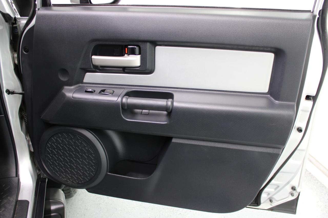 Toyota FJ Cruiser RWD 4dr Auto (Natl) 2008