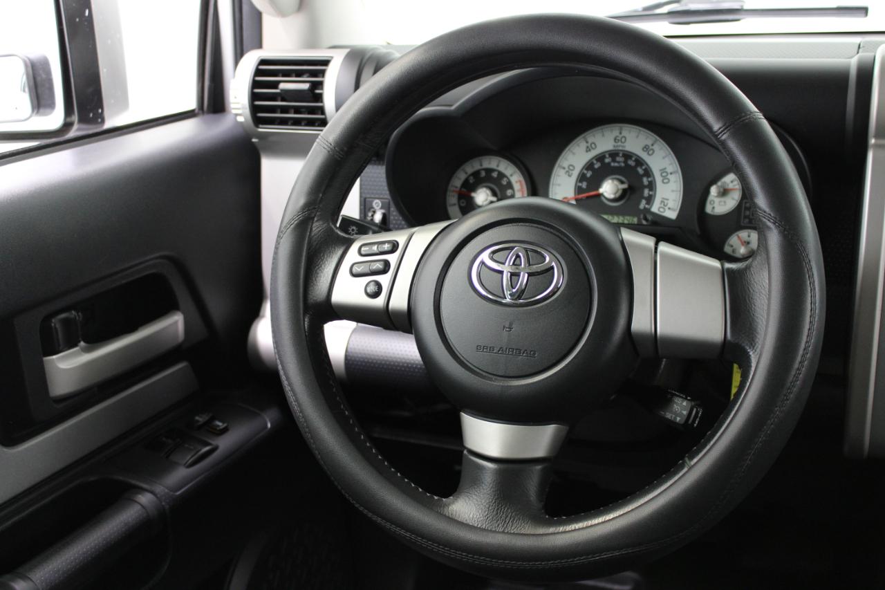 Toyota FJ Cruiser RWD 4dr Auto (Natl) 2008