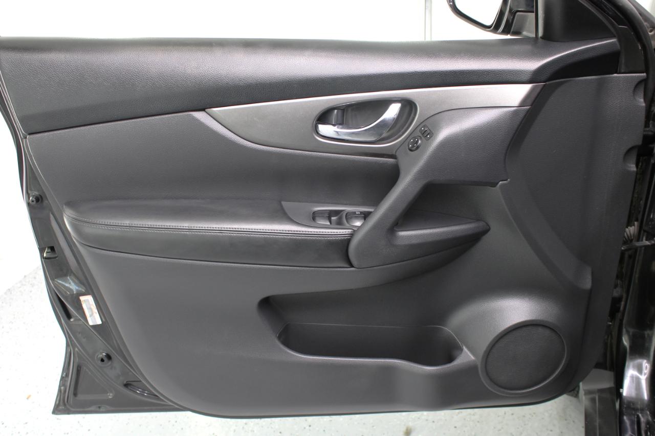 Nissan Rogue FWD 4dr SV 2016
