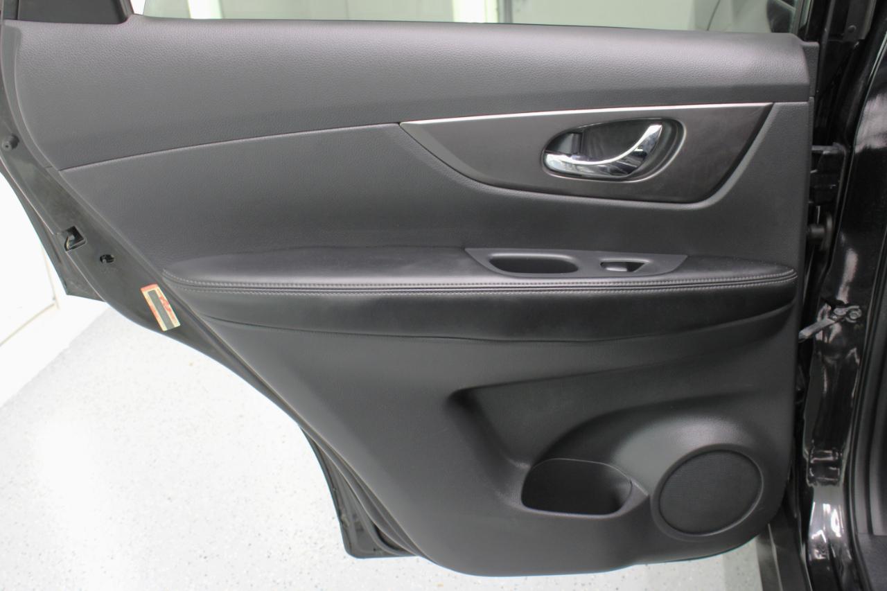 Nissan Rogue FWD 4dr SV 2016