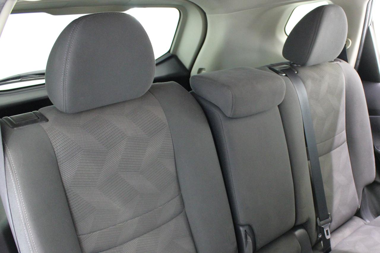 Nissan Rogue FWD 4dr SV 2016