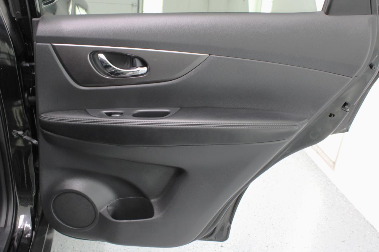 Nissan Rogue FWD 4dr SV 2016