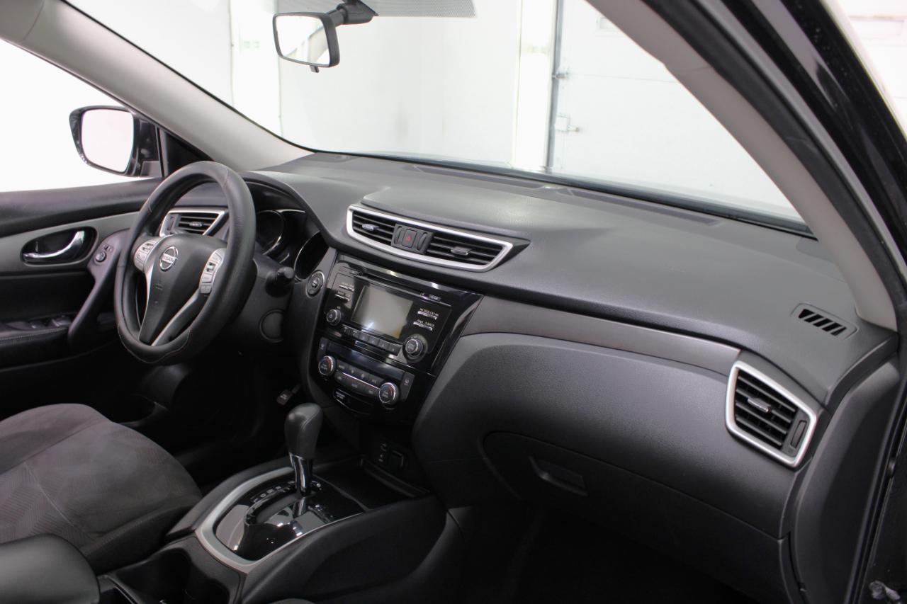 Nissan Rogue FWD 4dr SV 2016