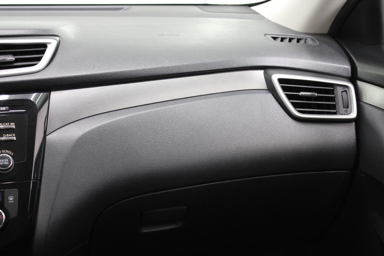 Nissan Rogue FWD 4dr SV 2016
