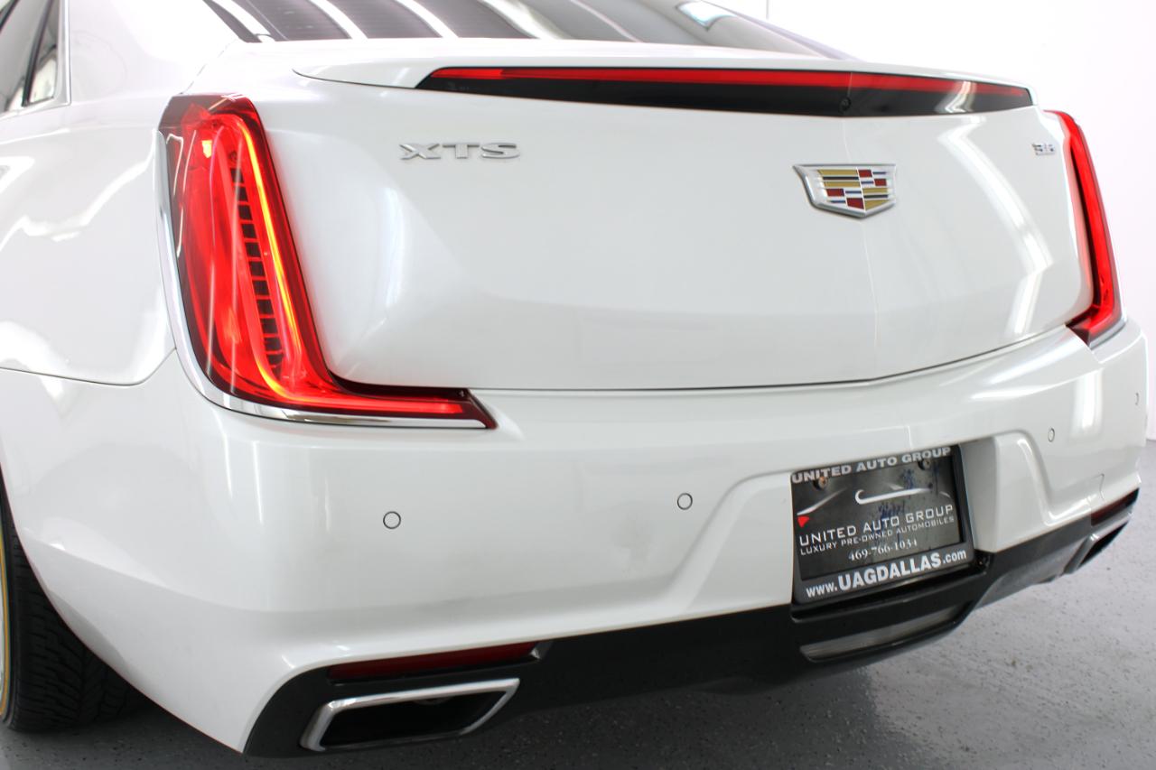 Cadillac XTS 4dr Sdn Luxury FWD 2018