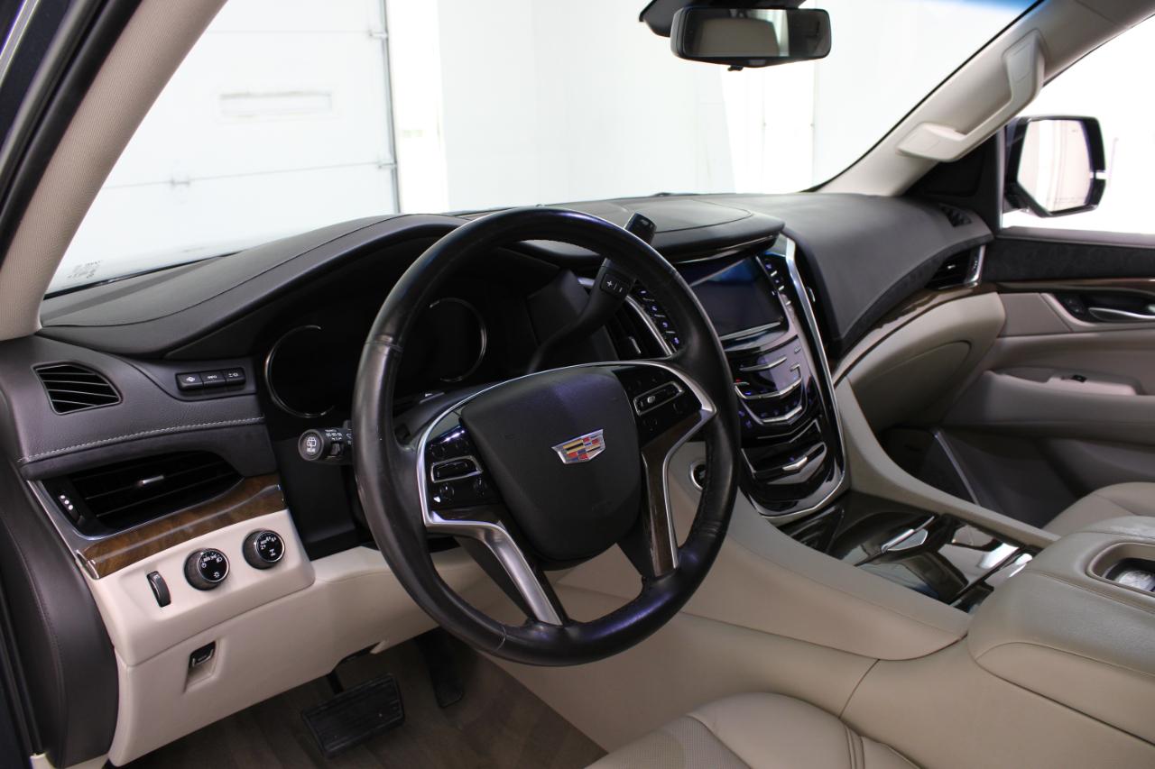 Cadillac Escalade ESV 4WD 4dr Premium Luxury 2019