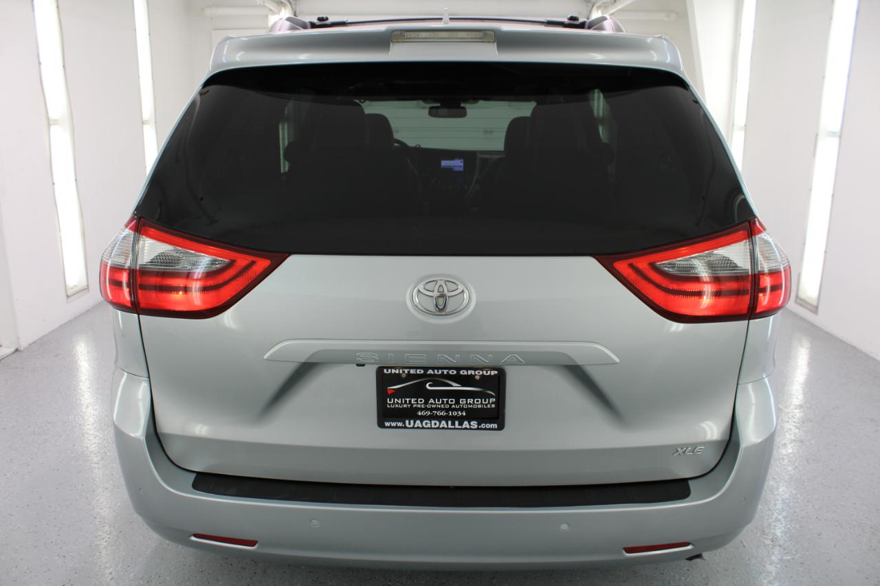 Toyota Sienna XLE Premium FWD 8-Passenger (Natl) 2020