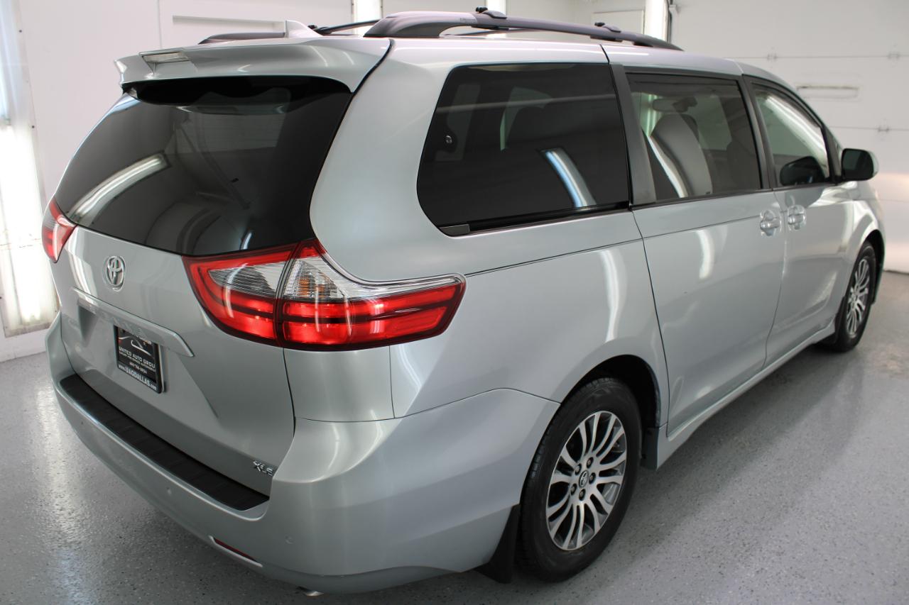 Toyota Sienna XLE Premium FWD 8-Passenger (Natl) 2020