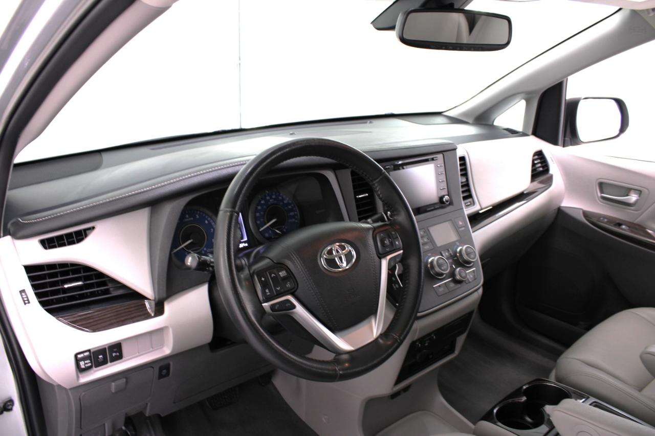 Toyota Sienna XLE Premium FWD 8-Passenger (Natl) 2020
