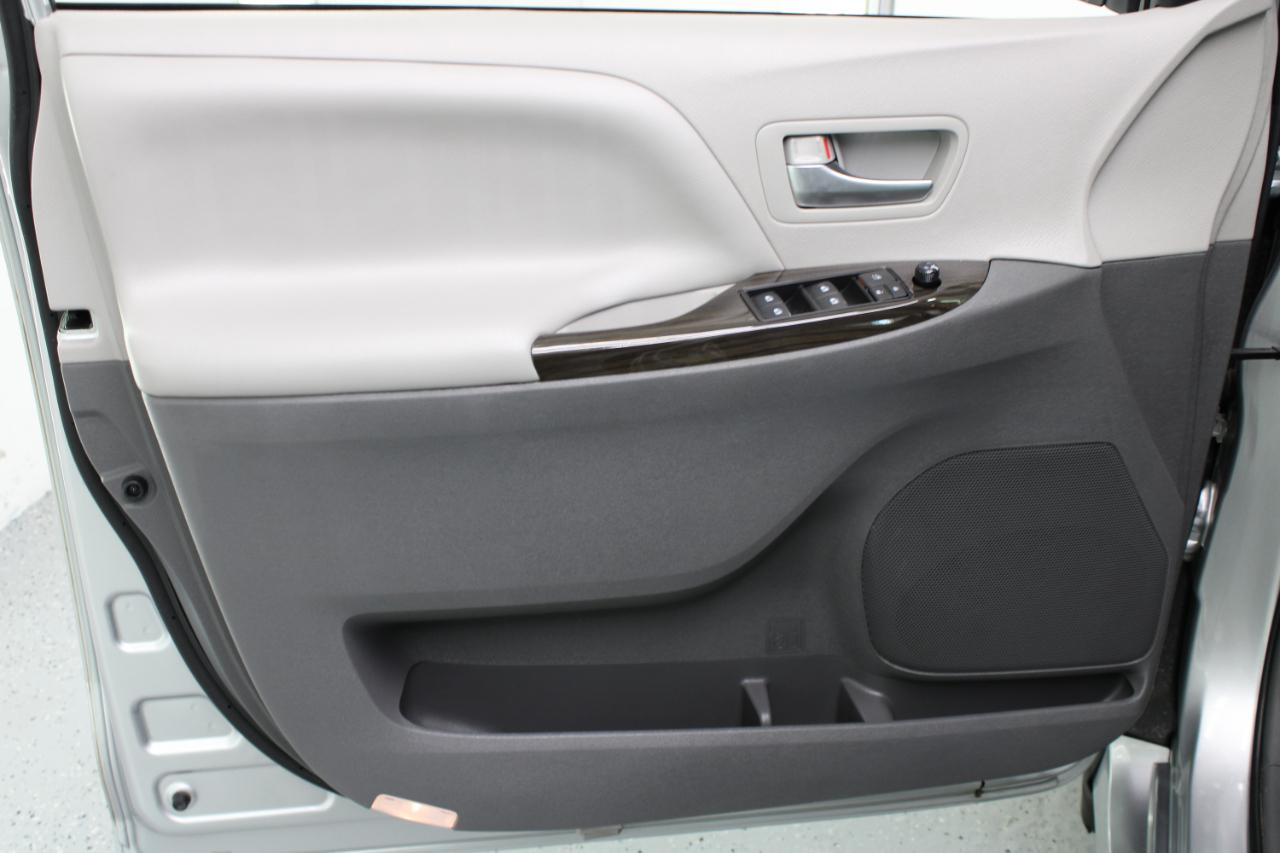 Toyota Sienna XLE Premium FWD 8-Passenger (Natl) 2020
