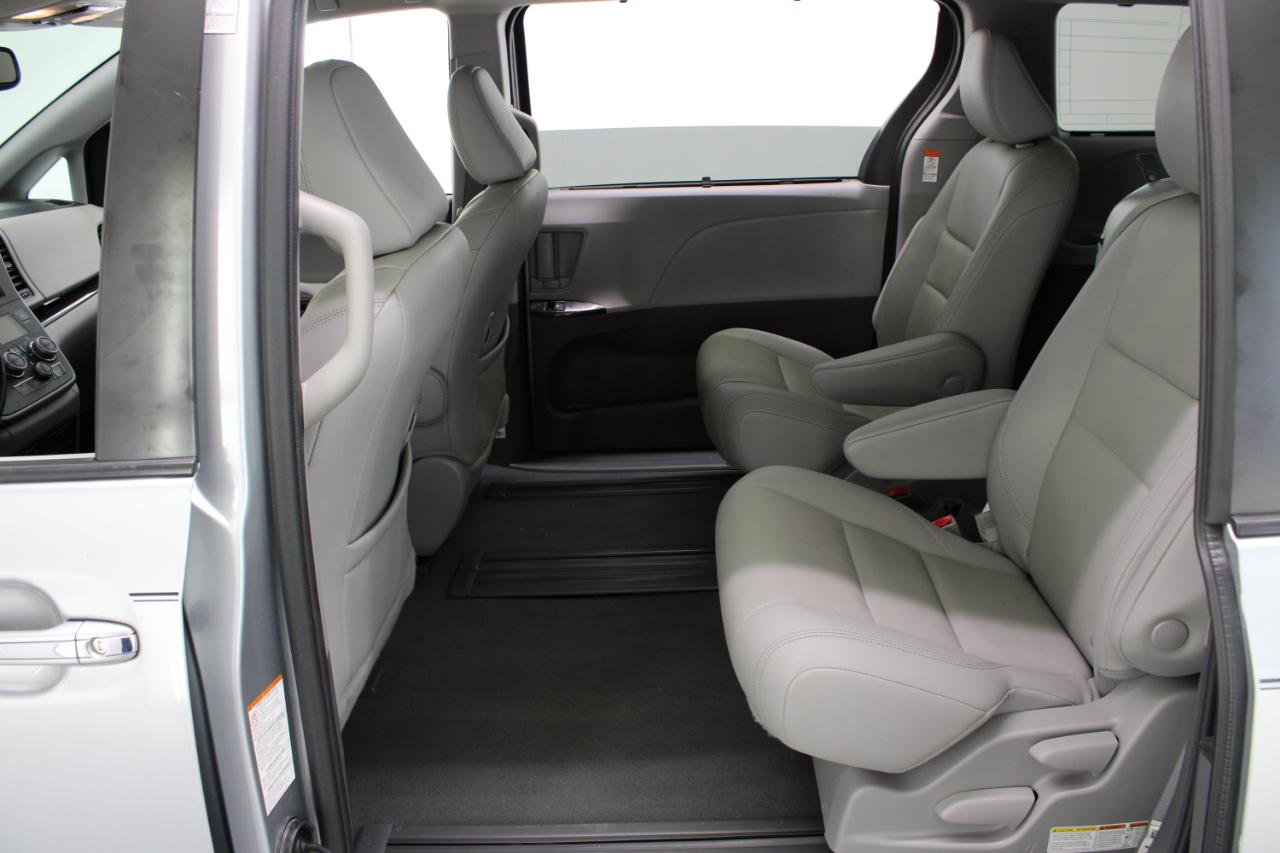 Toyota Sienna XLE Premium FWD 8-Passenger (Natl) 2020