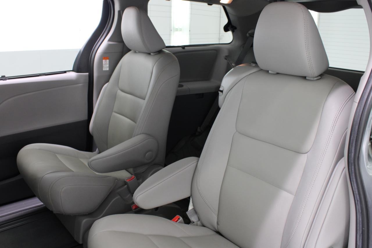 Toyota Sienna XLE Premium FWD 8-Passenger (Natl) 2020