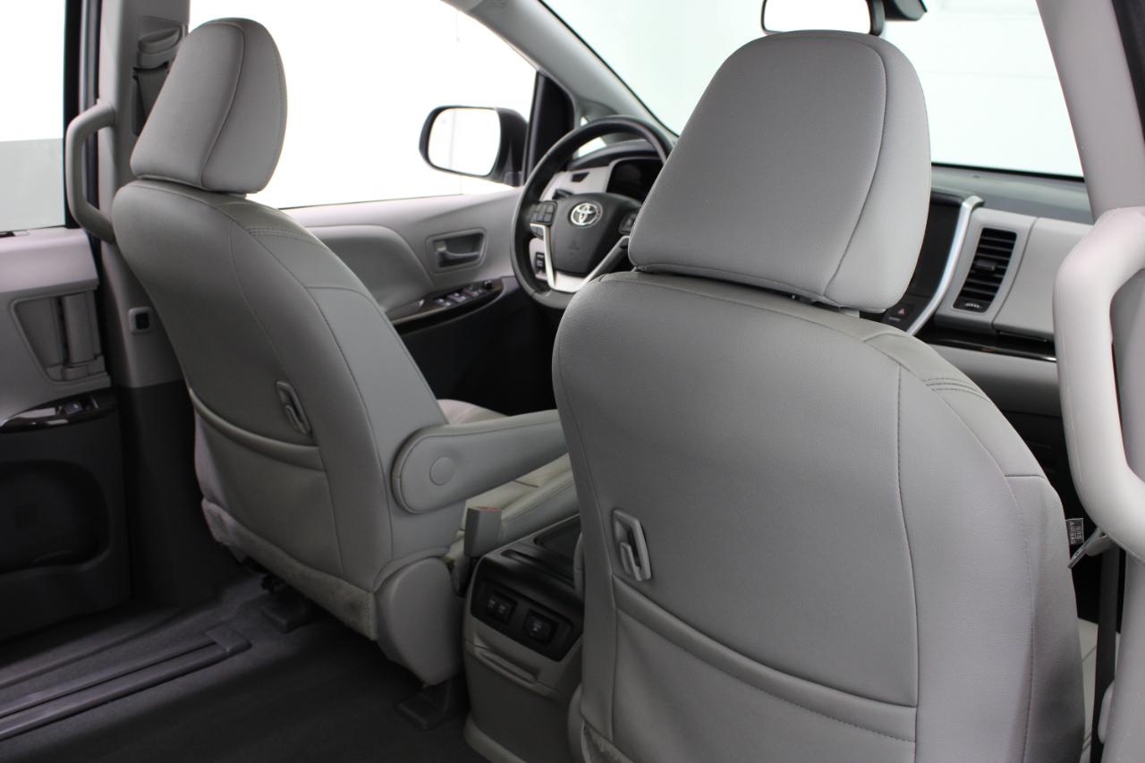 Toyota Sienna XLE Premium FWD 8-Passenger (Natl) 2020