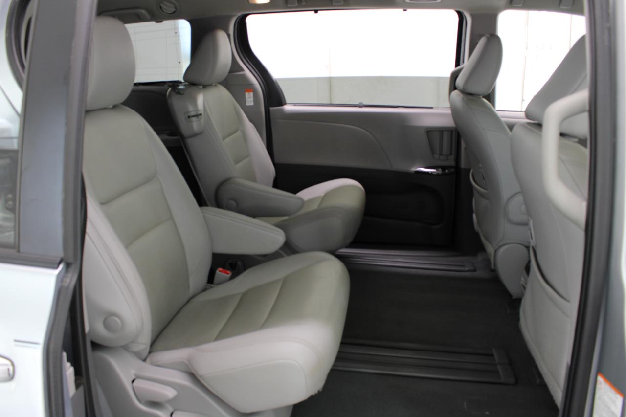 Toyota Sienna XLE Premium FWD 8-Passenger (Natl) 2020