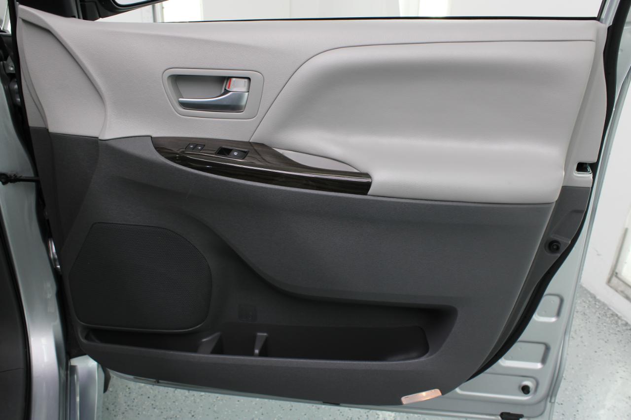 Toyota Sienna XLE Premium FWD 8-Passenger (Natl) 2020