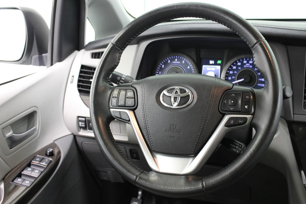 Toyota Sienna XLE Premium FWD 8-Passenger (Natl) 2020
