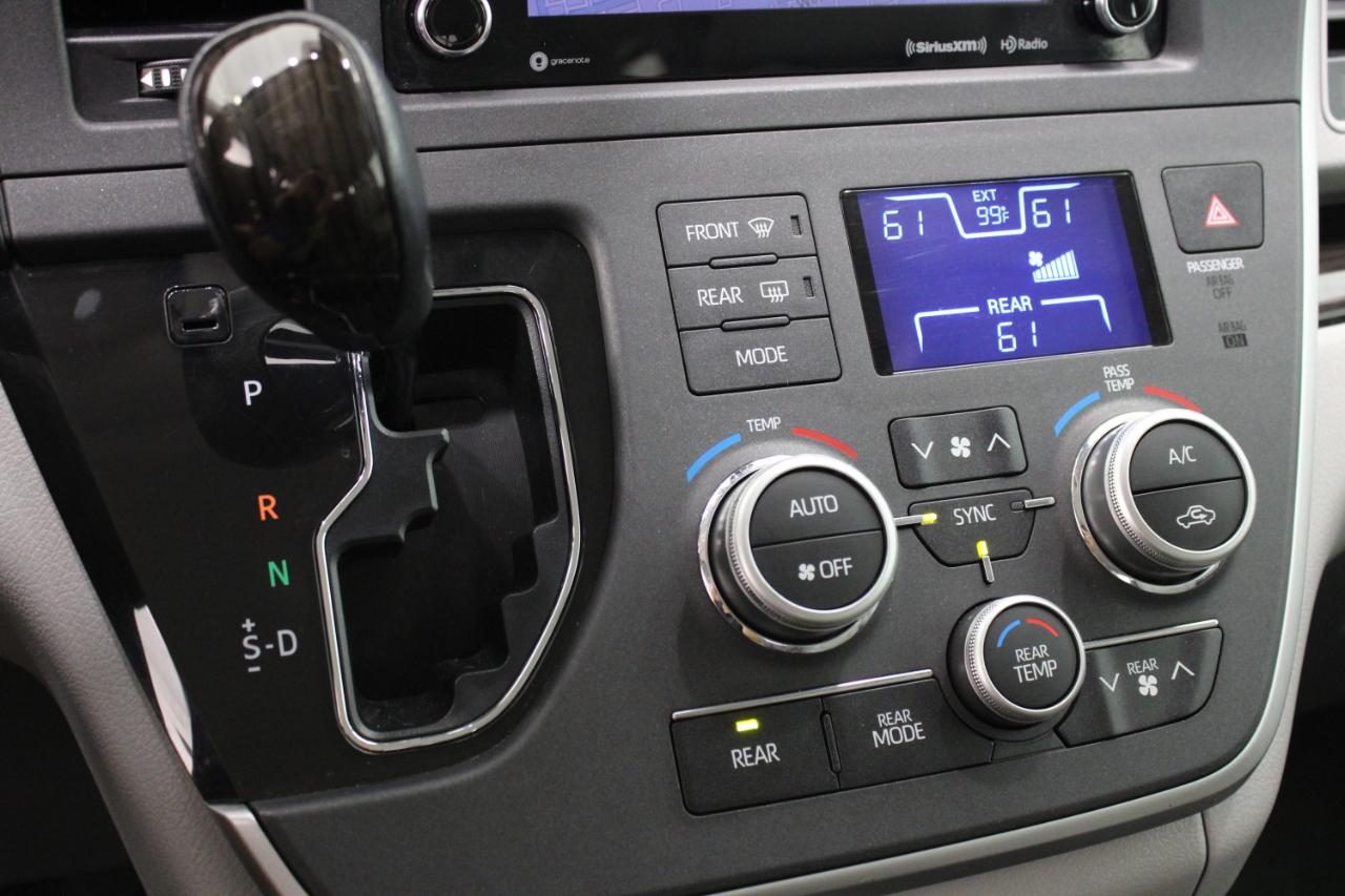 Toyota Sienna XLE Premium FWD 8-Passenger (Natl) 2020