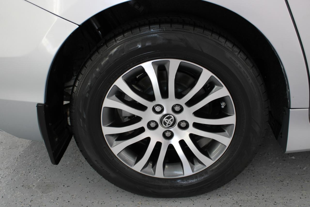 Toyota Sienna XLE Premium FWD 8-Passenger (Natl) 2020