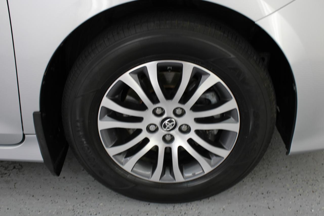 Toyota Sienna XLE Premium FWD 8-Passenger (Natl) 2020