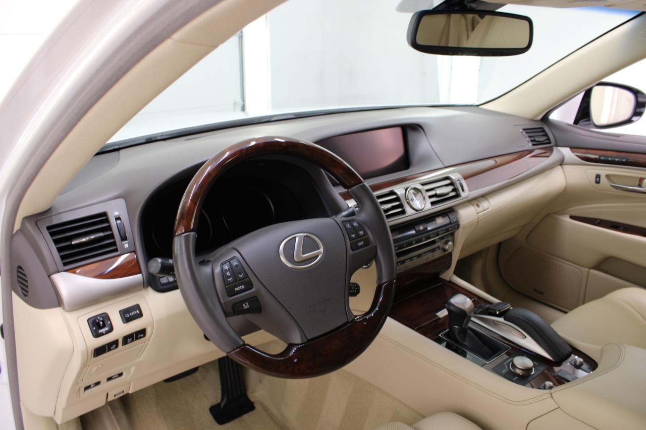 Lexus LS 460 4dr Sdn RWD 2016