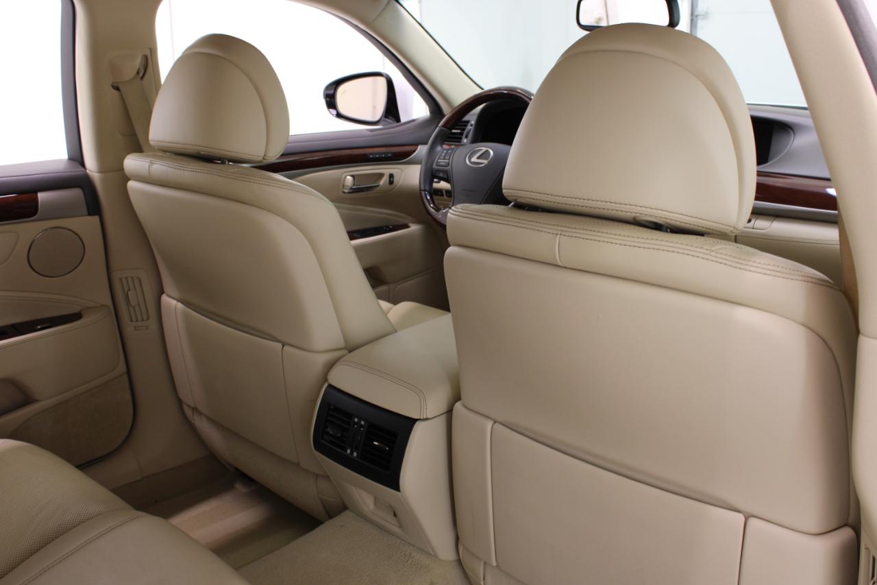 Lexus LS 460 4dr Sdn RWD 2016