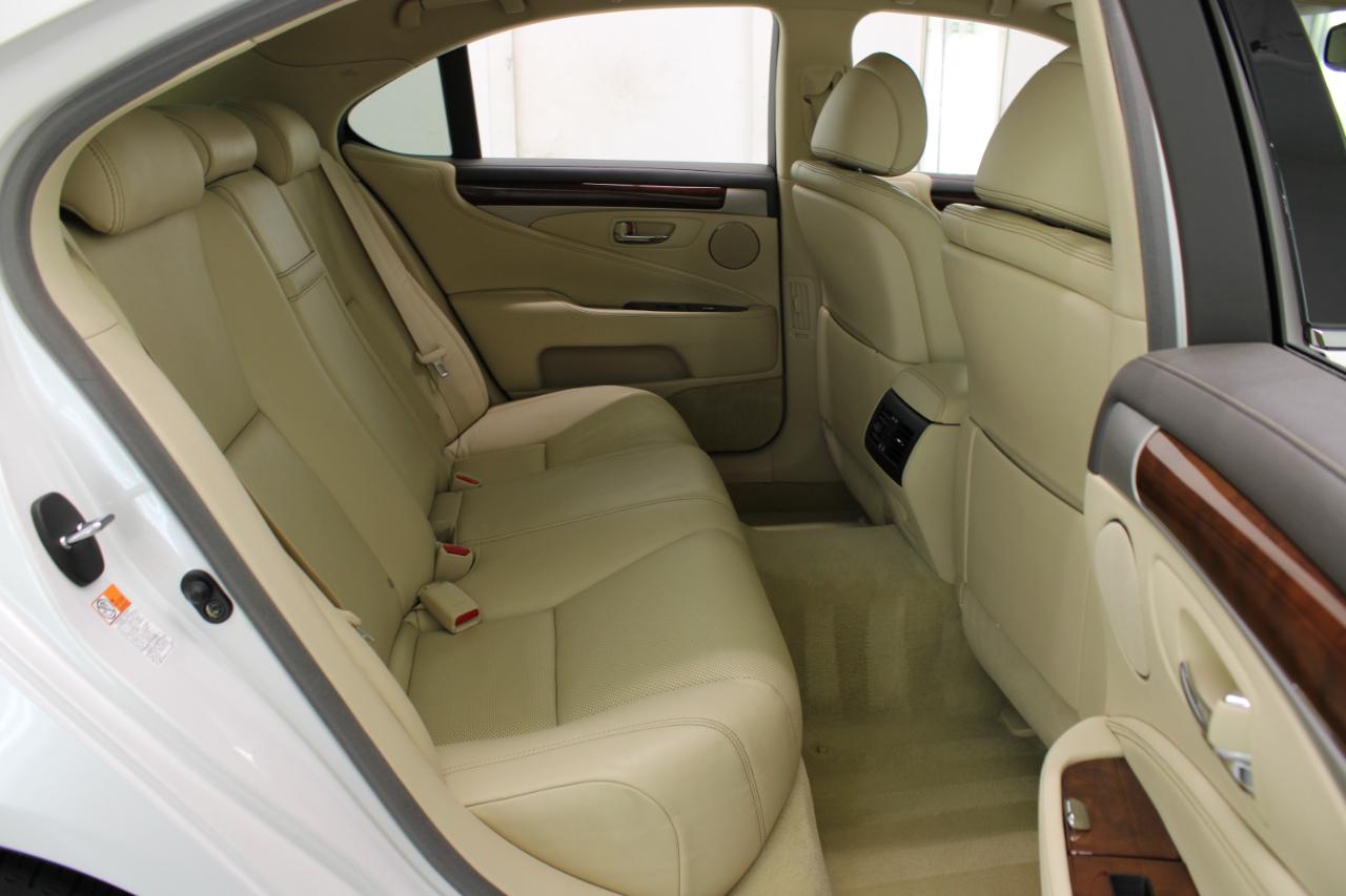Lexus LS 460 4dr Sdn RWD 2016