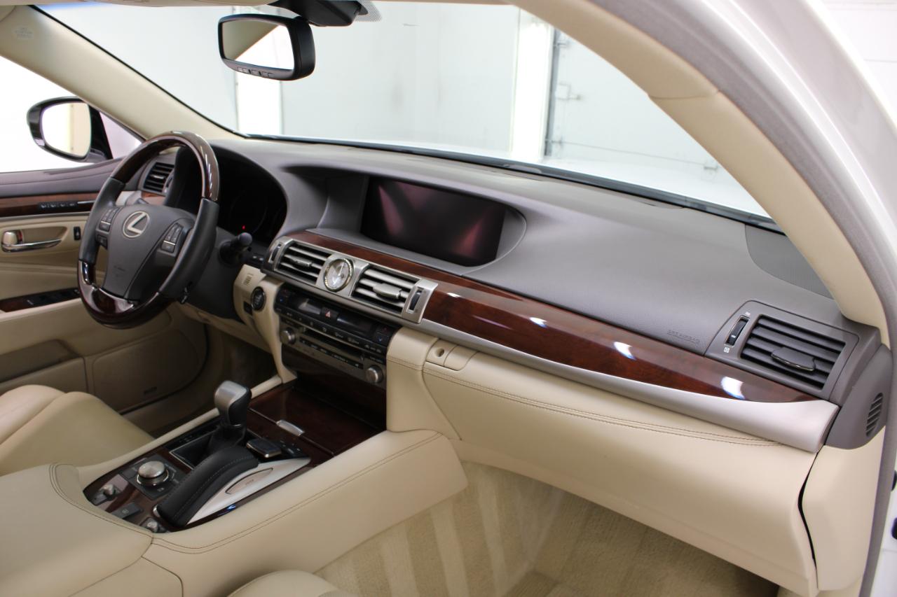 Lexus LS 460 4dr Sdn RWD 2016