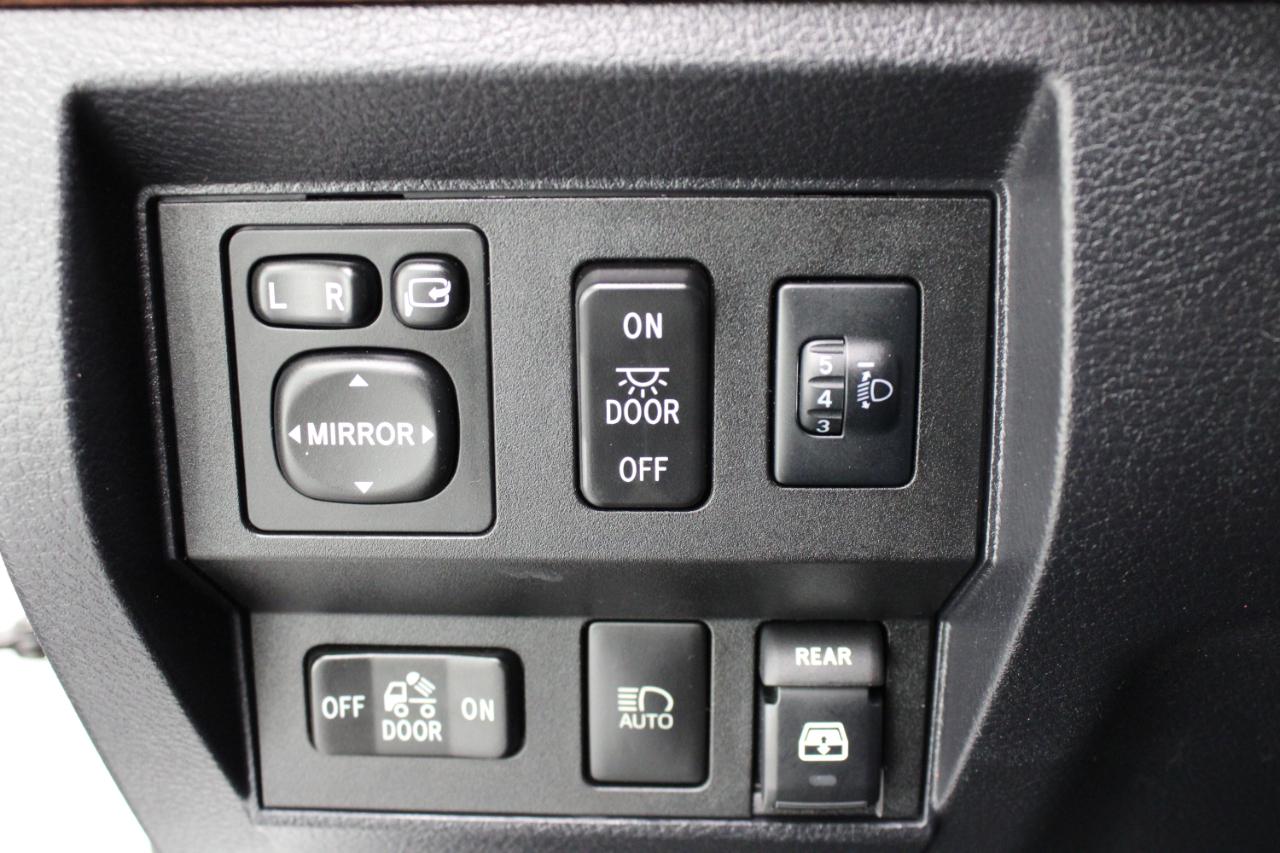 Toyota Tundra 4WD 1794 Edition CrewMax 5.5' Bed 5.7L FFV (Natl) 2018