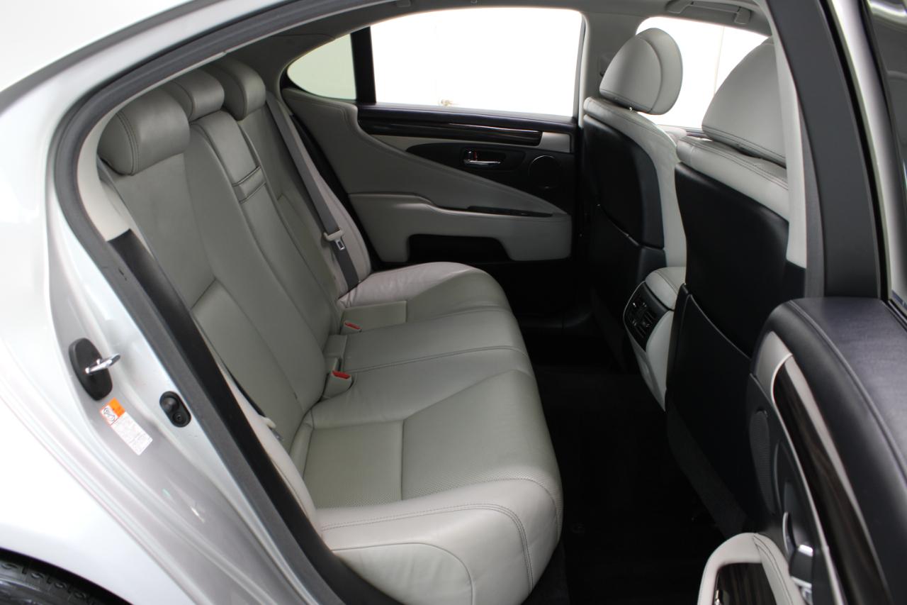 Lexus LS 460 4dr Sdn RWD 2016