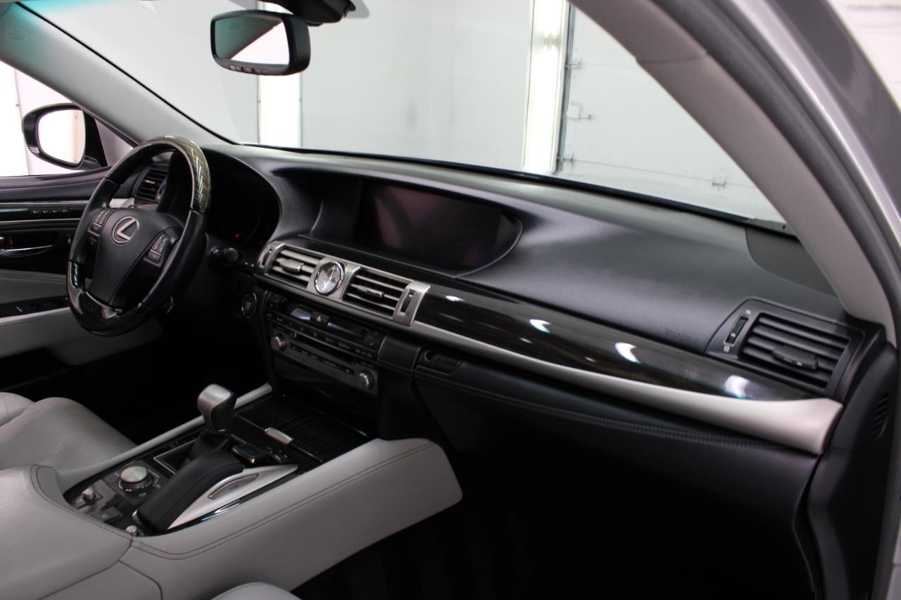 Lexus LS 460 4dr Sdn RWD 2016