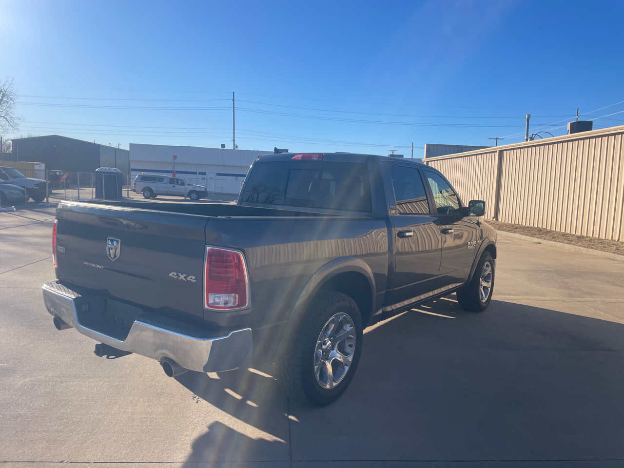 RAM 1500 Laramie Crew Cab SWB 4WD 2016