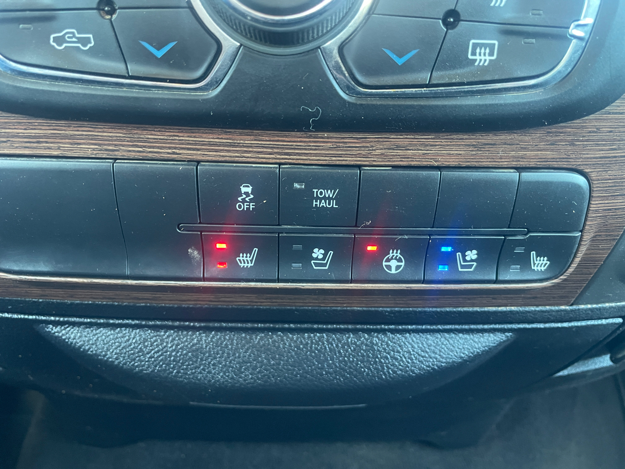 RAM 1500 Laramie Crew Cab SWB 4WD 2016