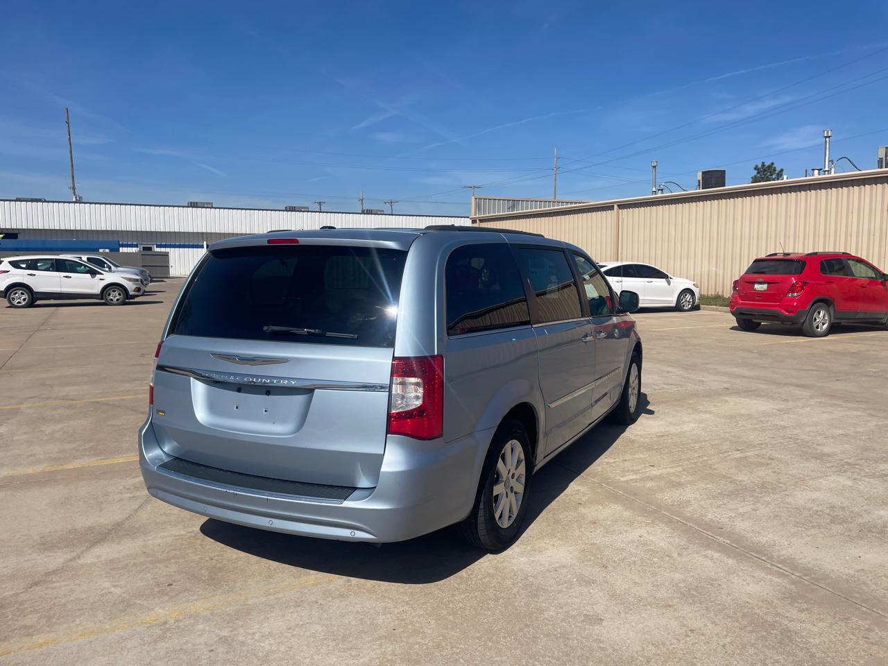 Chrysler Town & Country Touring-L 2012